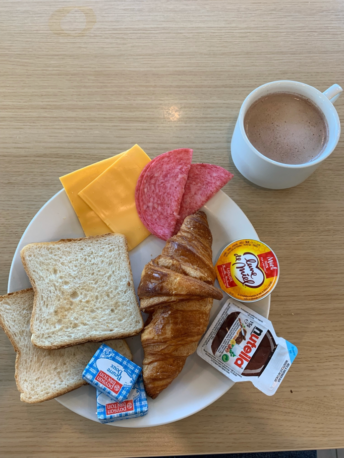 frühstück im b&b hotel disneyland paris