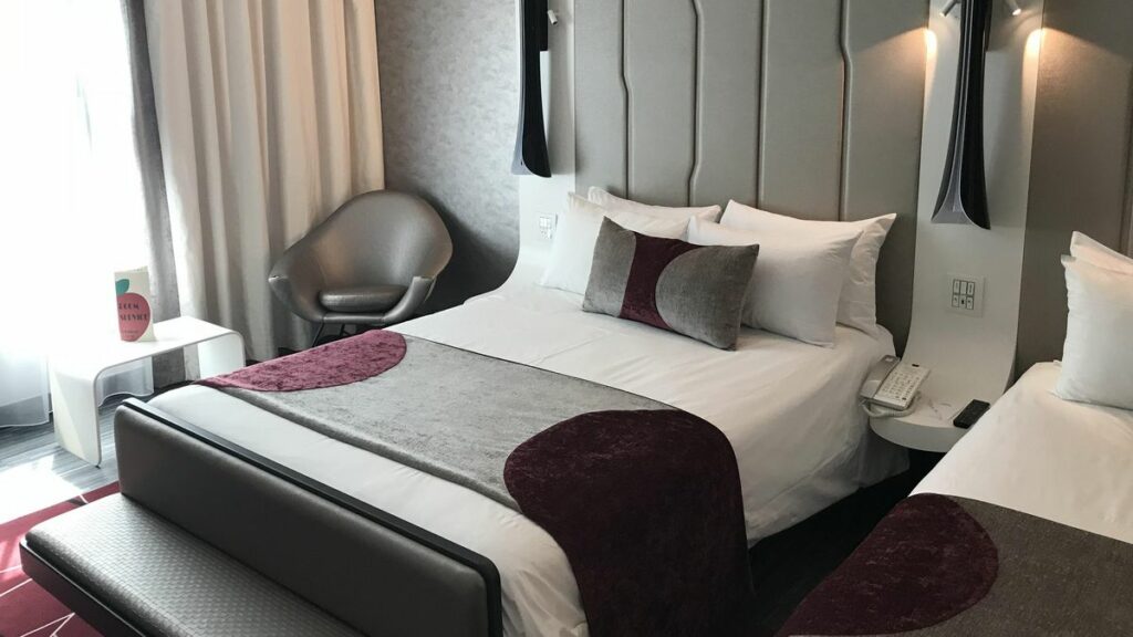 marvel hotel disneyland paris bedroom