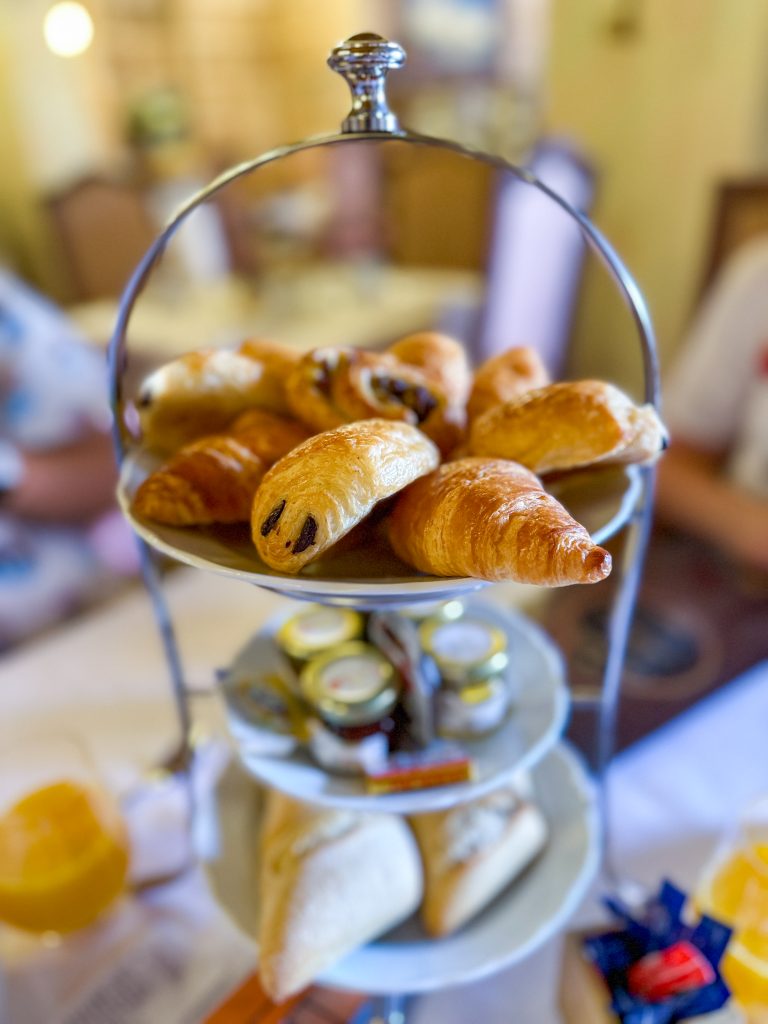 Frühstück im Auberge -  Disneyland Paris