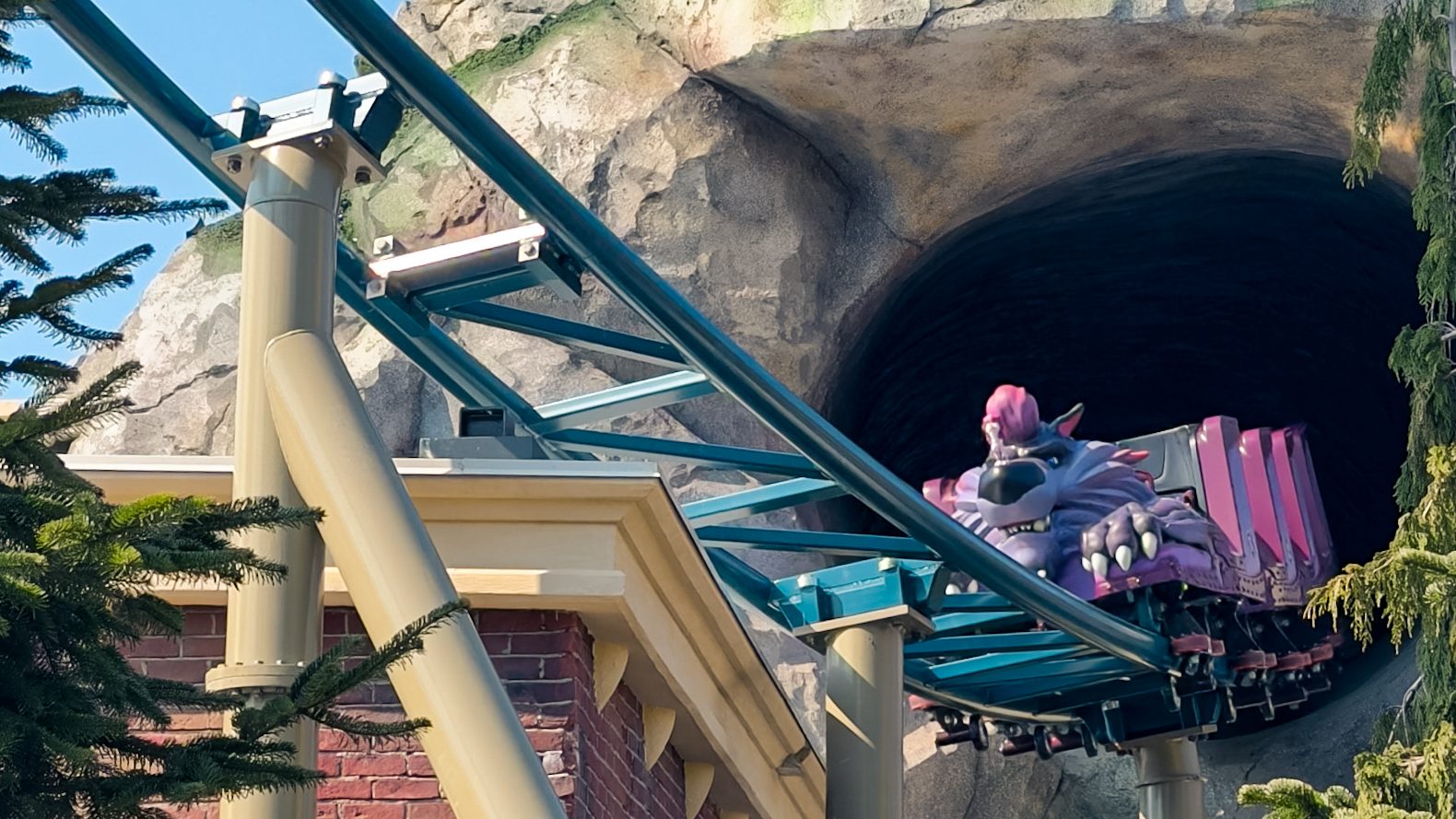 100% Wolf Achterbahn Plopsaland Deutschland