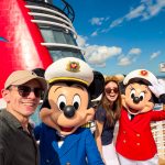 cedricerlebt und finja mit micky maus und minnie maus an board der disney wish