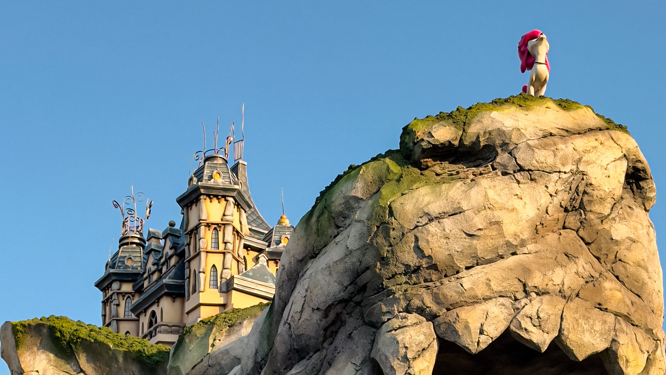 100% Wolf Achterbahn Plopsaland Deutschland Station